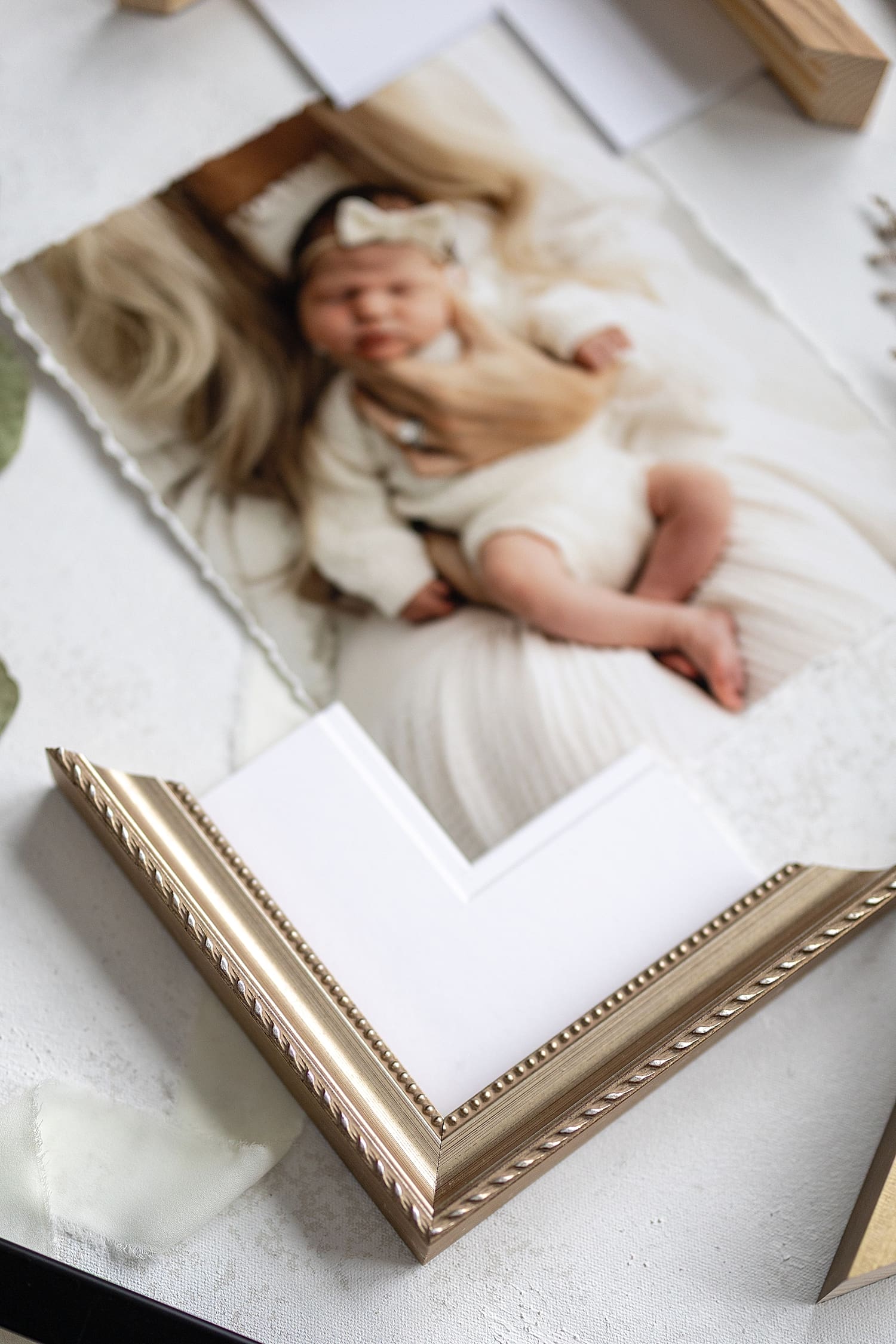 corner edge of sample frame at Rose and Oak photography studio